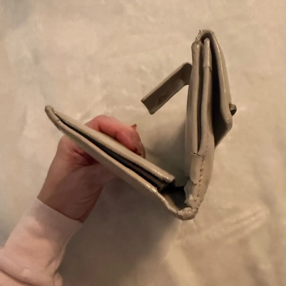 GUCCI Beige GG Monogram Leather Bifold Long Wallet Purse Accessories Italy - Picture 9 of 14